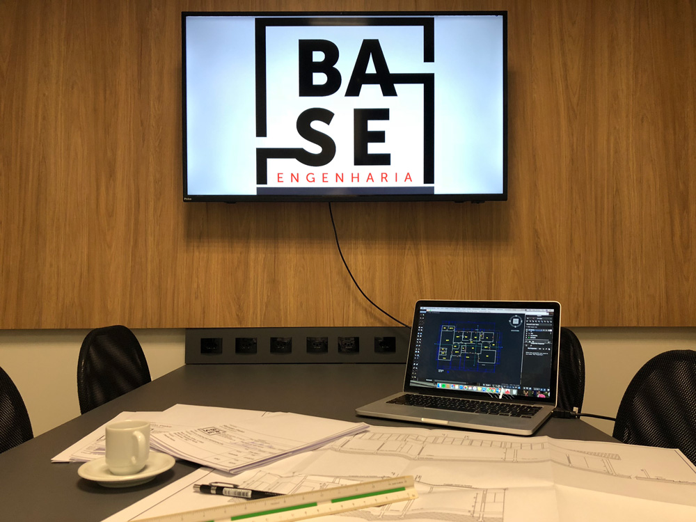 Escritório da Base Engenharia no FV Coworking em Blumenau, Santa Catarina.